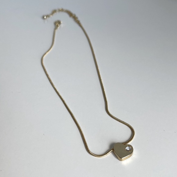 ☀️3/15$ NWOT Golden Necklace with Heart and Rhinestone Charm - Picture 1 of 4